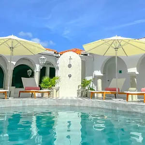 Mount Cinnamon & Club St. George's